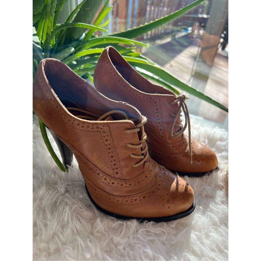 Aldo Wingtip Oxford heels, sz36